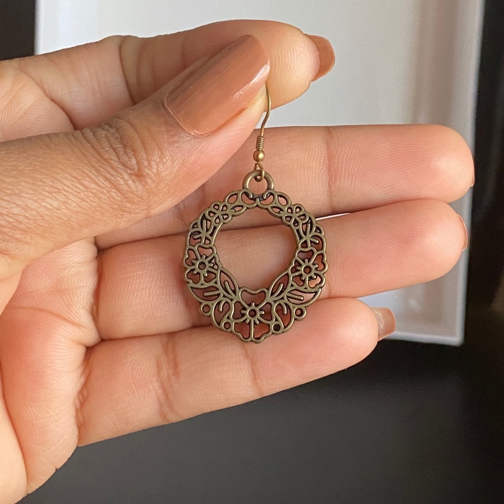 Earrings - Picture 2 of 4